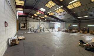 Local industriel  1410 m² à louer à Verneuil-l'Étang (77390)