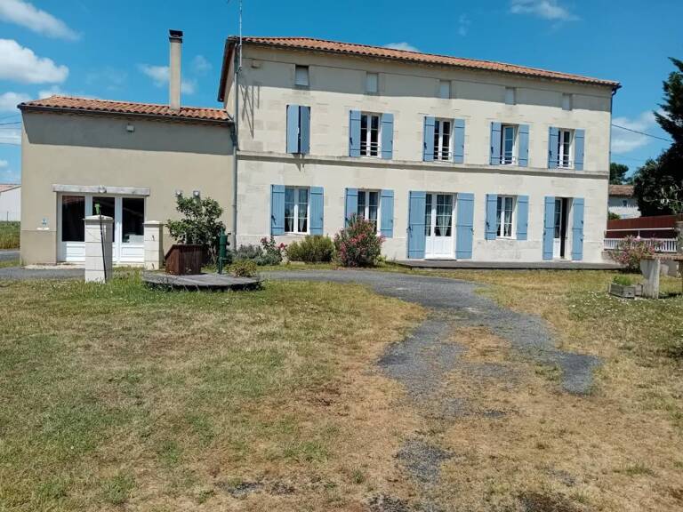 Maison à Vendre de 238 M²  avec garage, bureau, atelier et local (+430 m²) — photo 1
