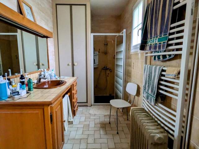 Maison à Vendre de 238 M²  avec garage, bureau, atelier et local (+430 m²) — photo du bien