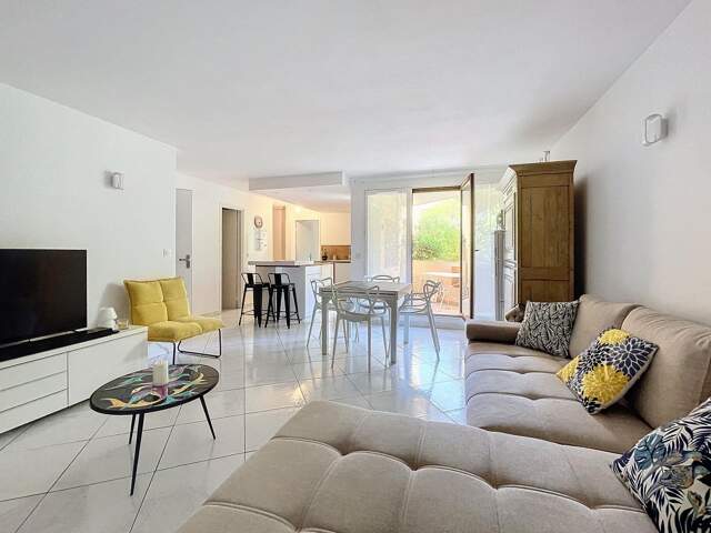 Appartement À Vendre 3 pièces ST RAPHAEL — photo du bien