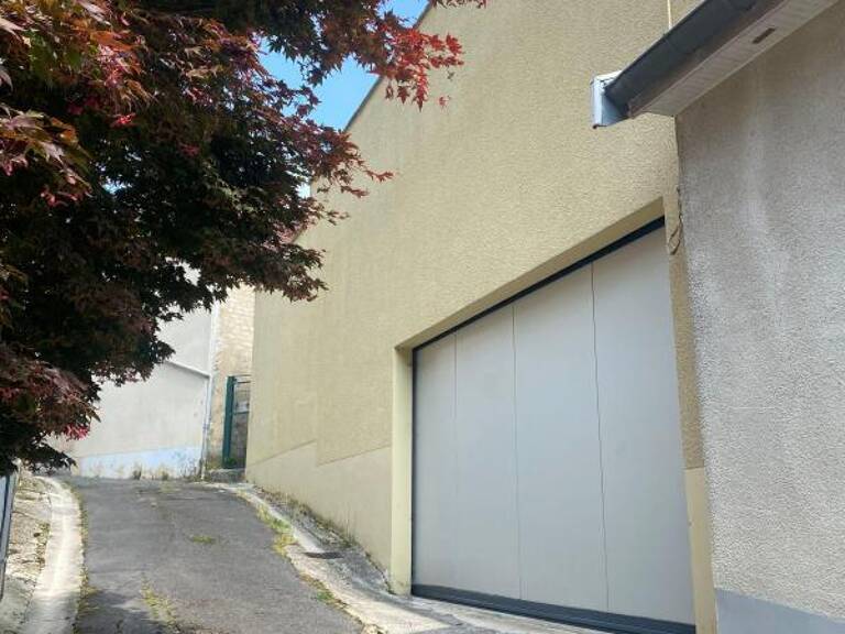 RILLY LA MONTAGNE: bâtiment sur 3 niveaux en coeur de village : environ 500m de stockage, monte charges — photo 1