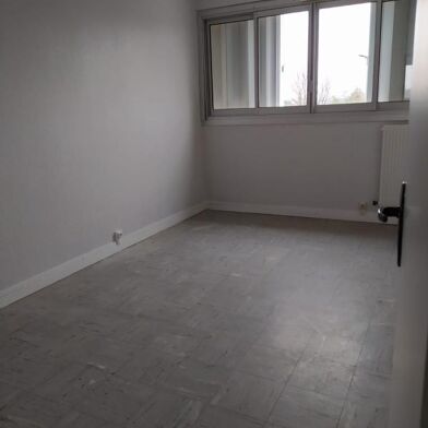 Appartement 4 pièces 558 €