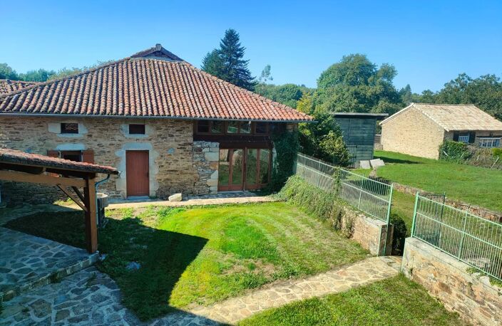 Maison de village à Cussac avec cheminée et jardin clôturé — photo 2