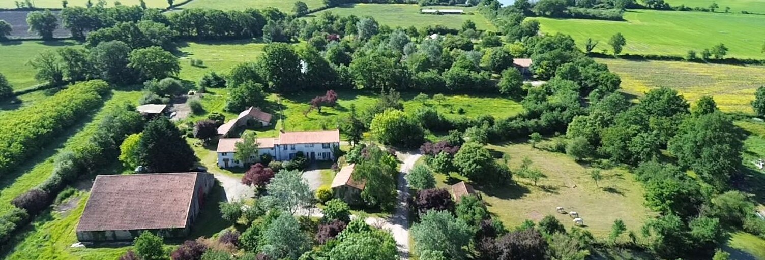 Commerce  30000 m² à vendre à Gourgé (79200)