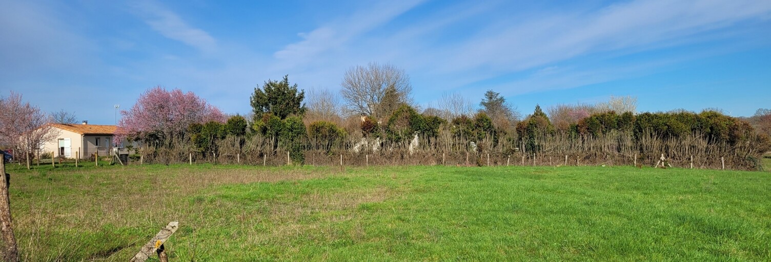 Terrain  4072 m² à vendre à Champagne-Mouton (16350)