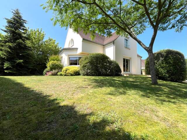 VILLA  RECENTE A MONTLIGNON - 187 M² / 6 CHAMBRES — photo du bien