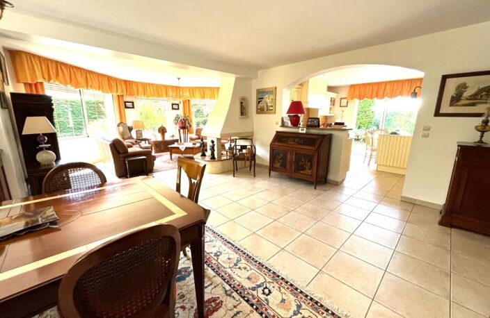 VILLA  RECENTE A MONTLIGNON - 187 M² / 6 CHAMBRES — photo 2