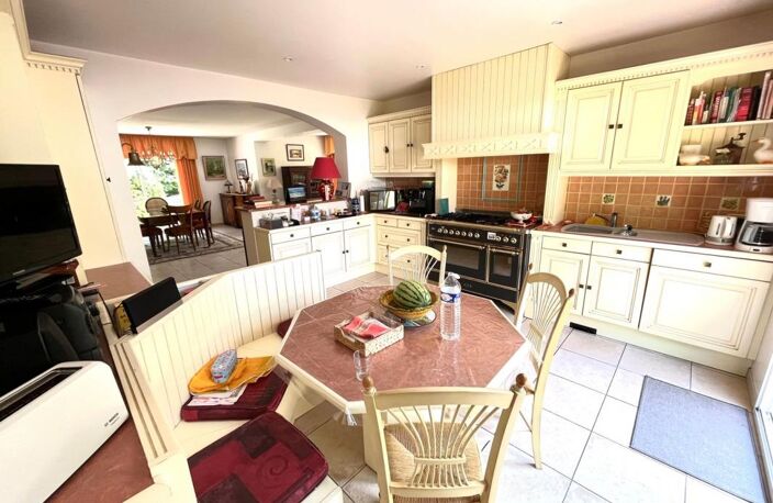 VILLA  RECENTE A MONTLIGNON - 187 M² / 6 CHAMBRES — photo 3