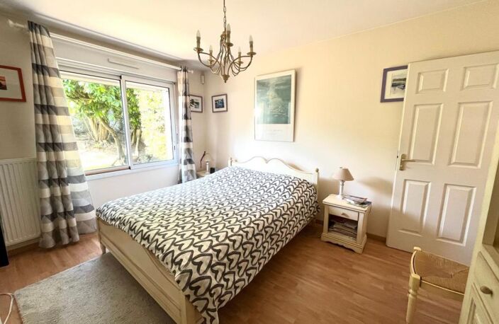VILLA  RECENTE A MONTLIGNON - 187 M² / 6 CHAMBRES — photo 4
