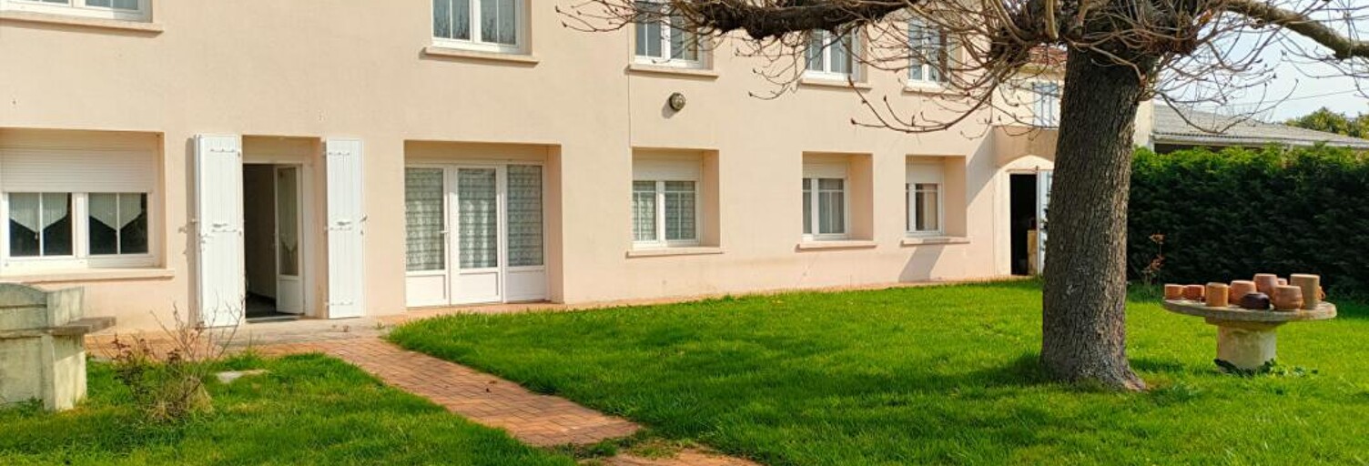 Maison 9 Pièces 220 m² à vendre à Puyrolland (17380)