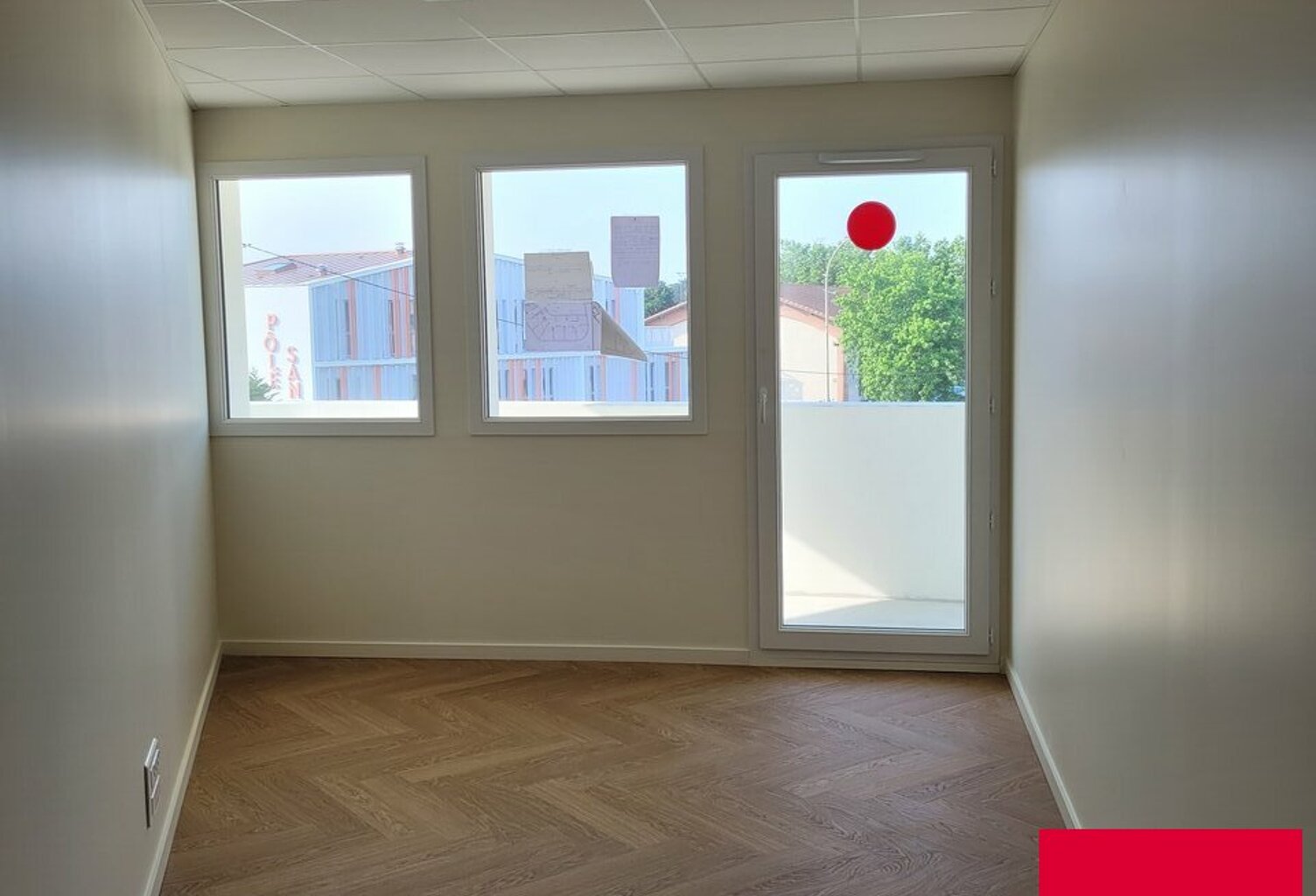 BUREAUX à LOUER — photo 1