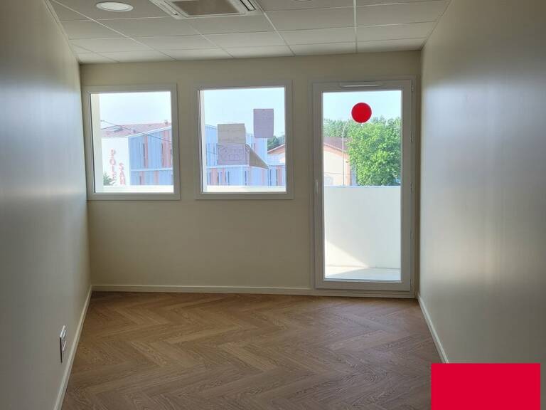 BUREAUX à LOUER — photo 1