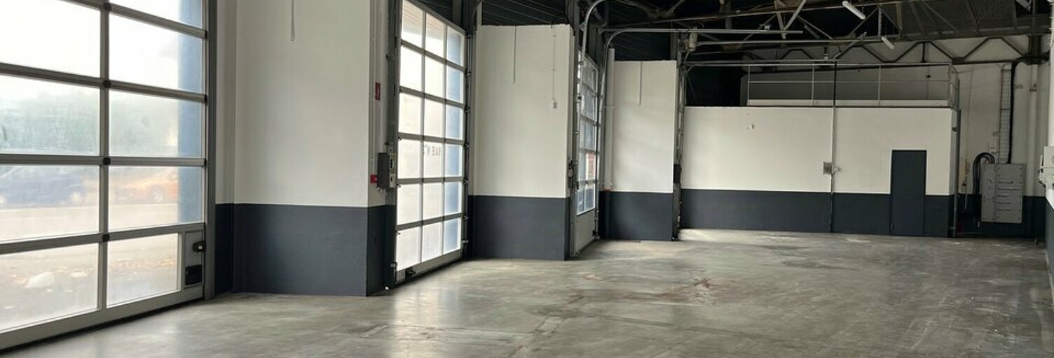 Commerce  740 m² à louer à Vénissieux (69200)