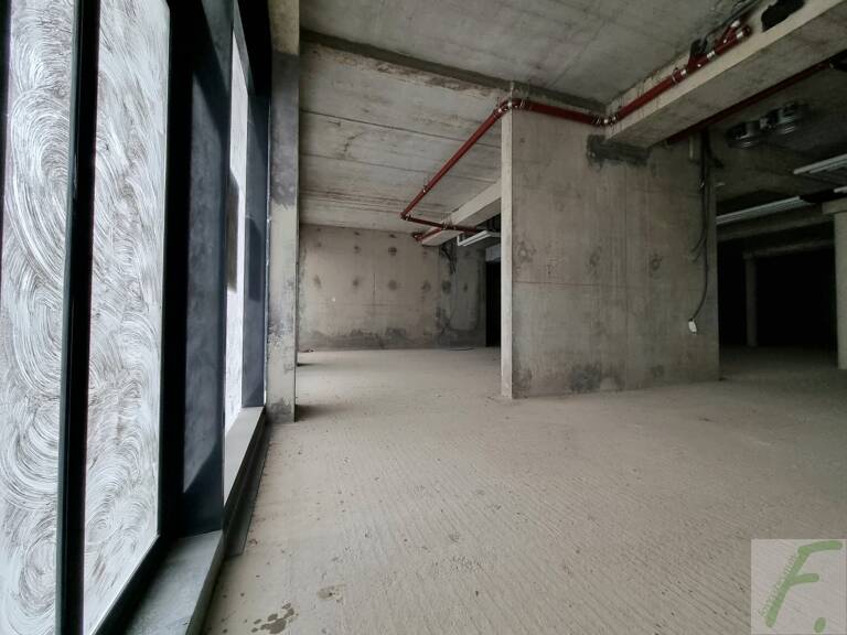 Local commercial — photo 1