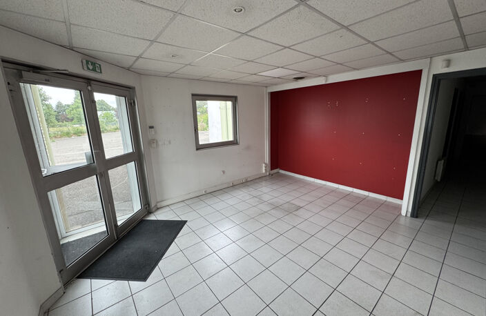 Local commercial avec bureaux et atelier — photo 2