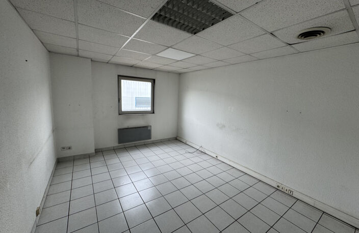 Local commercial avec bureaux et atelier — photo 3