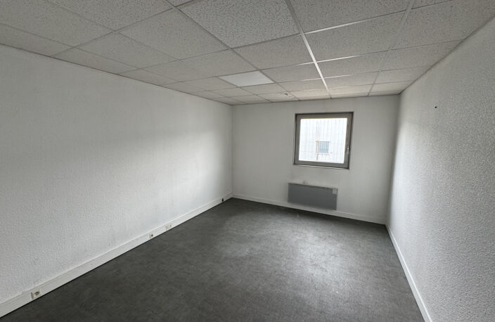 Local commercial avec bureaux et atelier — photo 4