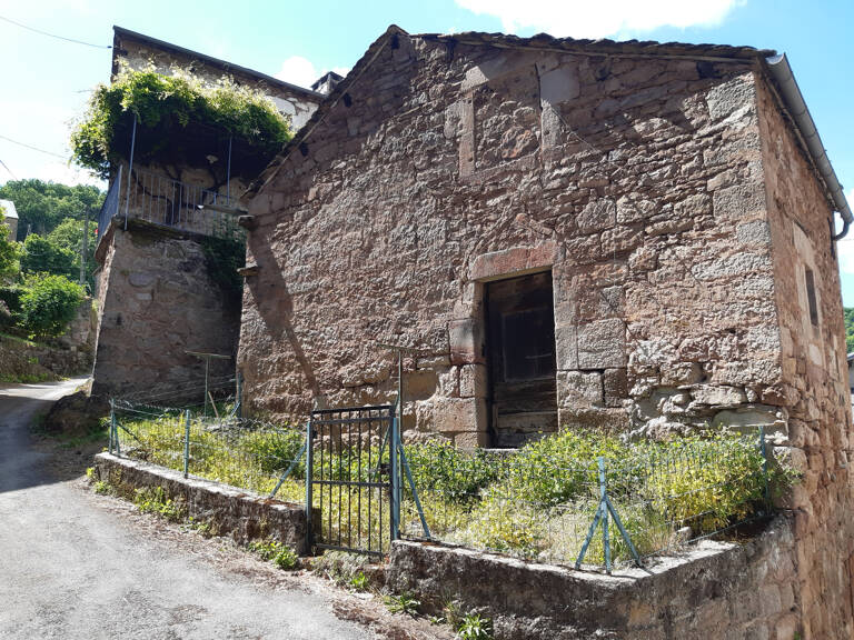 grange en pierre de 30 m2 à restaurer avec cave voûtée et te — photo 1