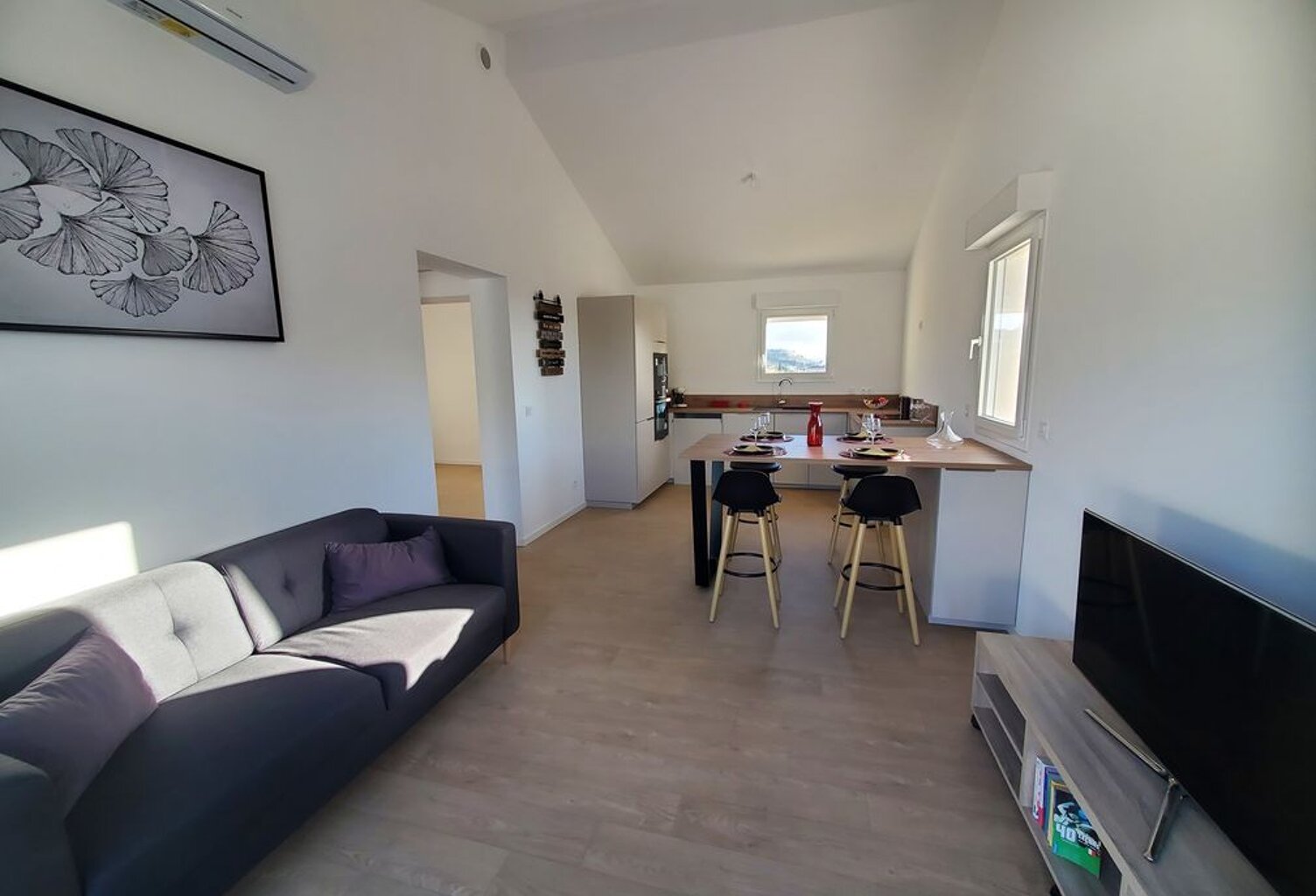MAGNIFIQUE APPARTEMENT T3 A ROGNAC — photo 1