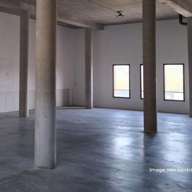 Local industriel  2500 €