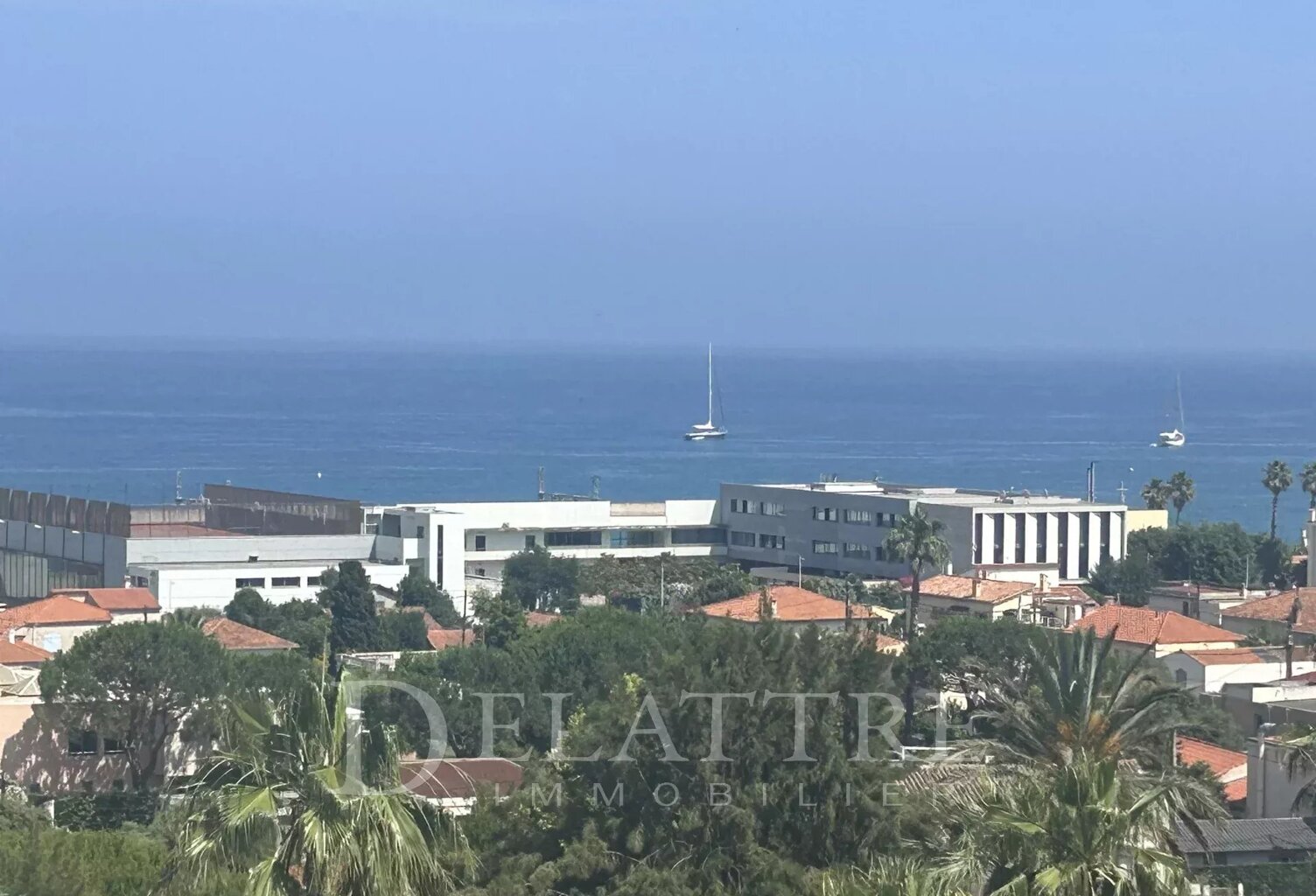 ANTIBES-Vue Féérique-Dernier étage-164 m² — photo 1
