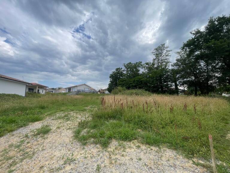 Terrain viabilisé 897 m² – Pouillon (40) – Libre constructeur — photo 1