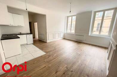 Appartement 3 pièces 825 €