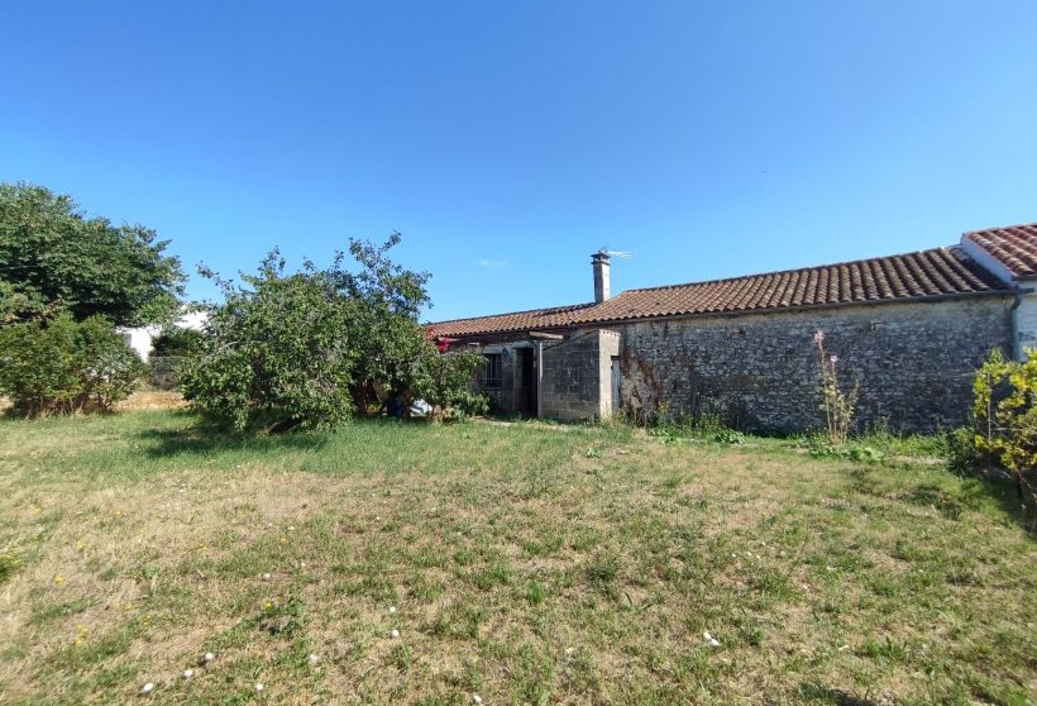 Habitation de caractère à finir de rénover — photo 1