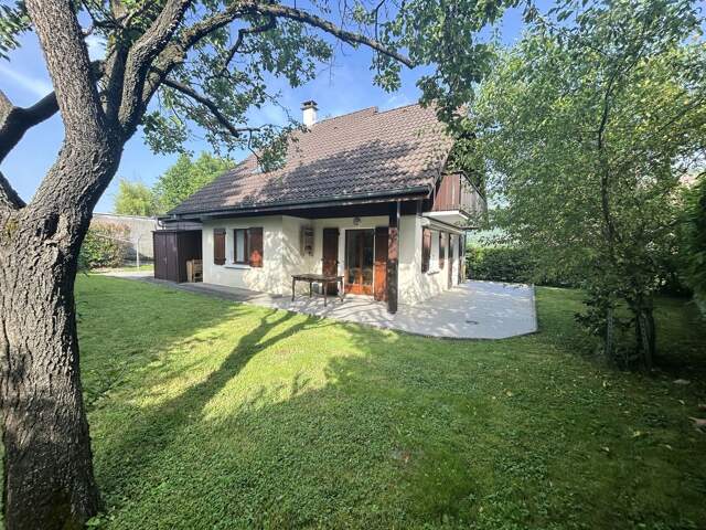 Villa Individuelle dans un quartier résidentiel — photo du bien