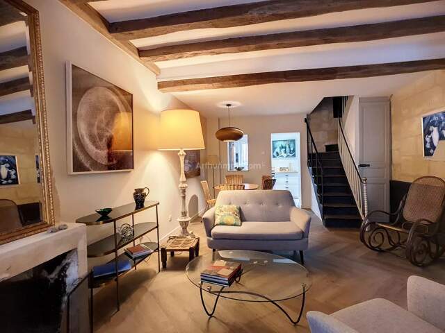 Maison de ville centre ville de La Chartre sur le Loir — photo du bien