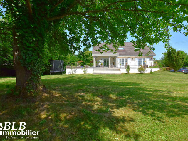 78690 Les Essarts-le-Roi   Spacieuse maison 8 pièces sur 3 1 — photo du bien