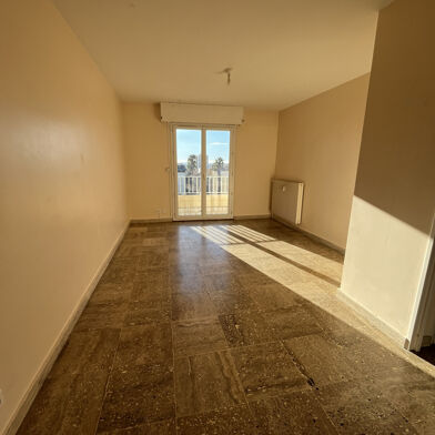 Appartement 3 pièces 877 €