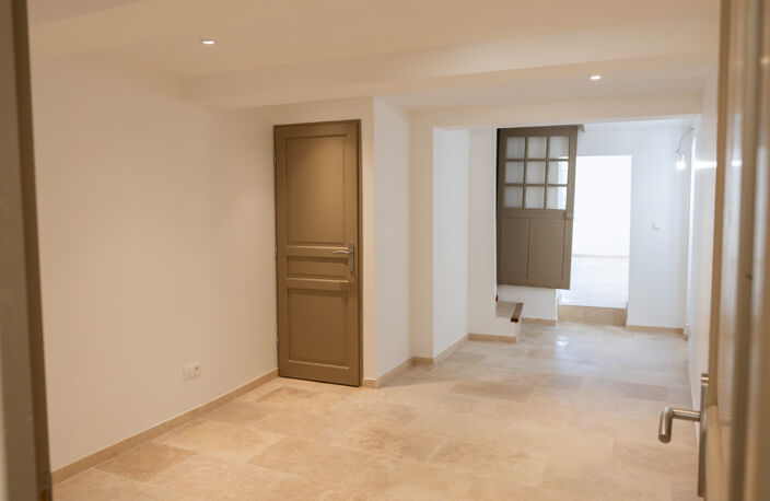 Maison de village rénovée   Ansouis — photo 2