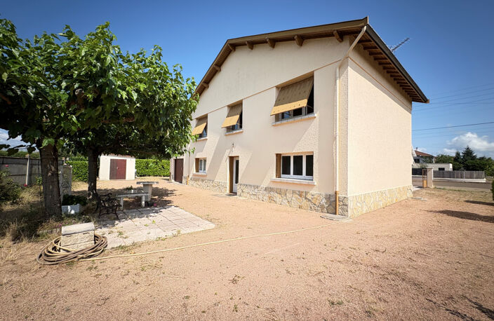 MABLY, Maison élevée sur sous-sol sur 837m2 de terrain avec — photo 2