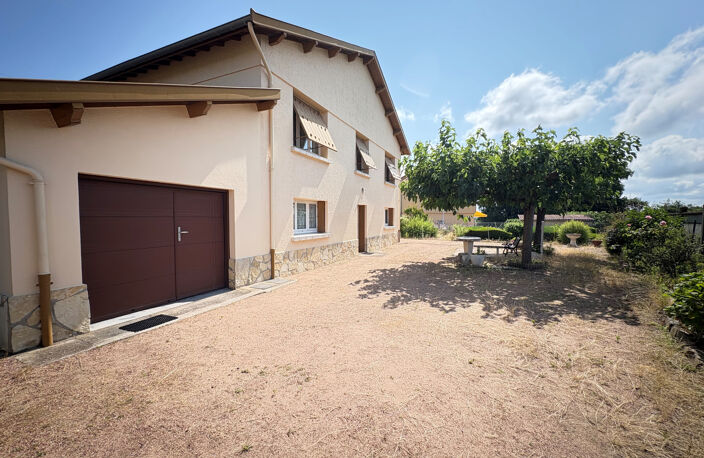 MABLY, Maison élevée sur sous-sol sur 837m2 de terrain avec — photo 3