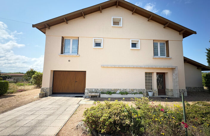 MABLY, Maison élevée sur sous-sol sur 837m2 de terrain avec — photo 4