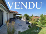 Proche Renaison, Villa récente de plain-pied avec piscine — photo 2