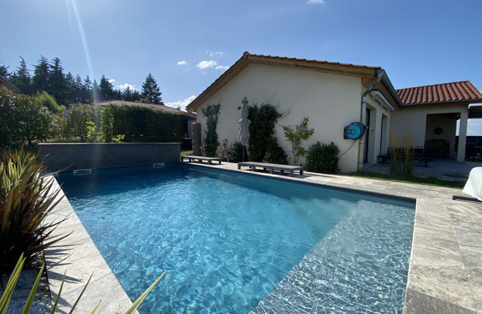 Proche Renaison, Villa récente de plain-pied avec piscine — photo 3