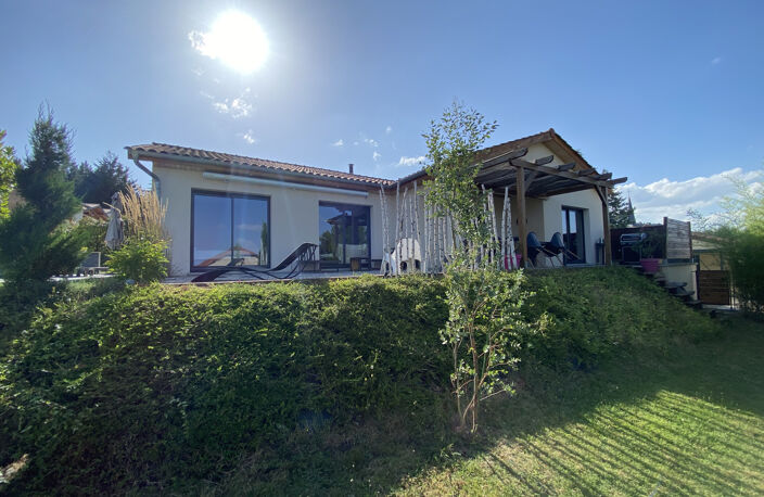 Proche Renaison, Villa récente de plain-pied avec piscine — photo 5