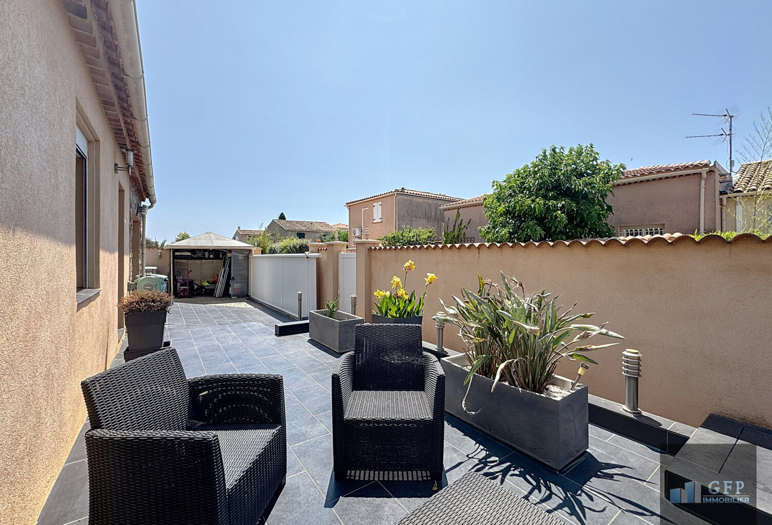 LA LONDE-LES-MAURES - Maison avec garage et terrain de 321 m2 — photo 1