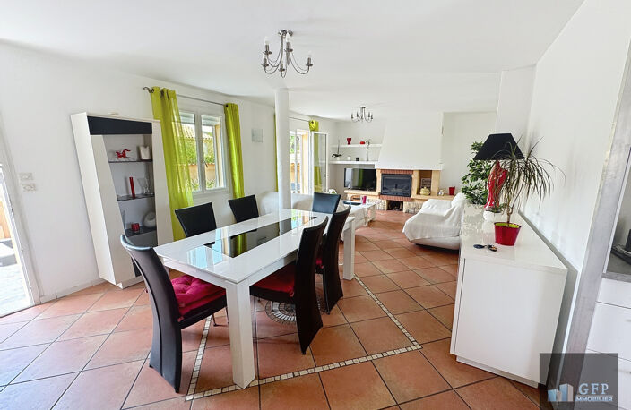 LA LONDE-LES-MAURES - Maison avec garage et terrain de 321 m2 — photo 5