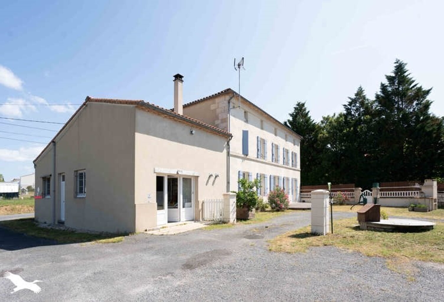 Vente maison 6 pièces 250 m² Montguyon (17270) — photo 1