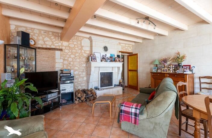 Vente maison 6 pièces 250 m² Montguyon (17270) — photo 2