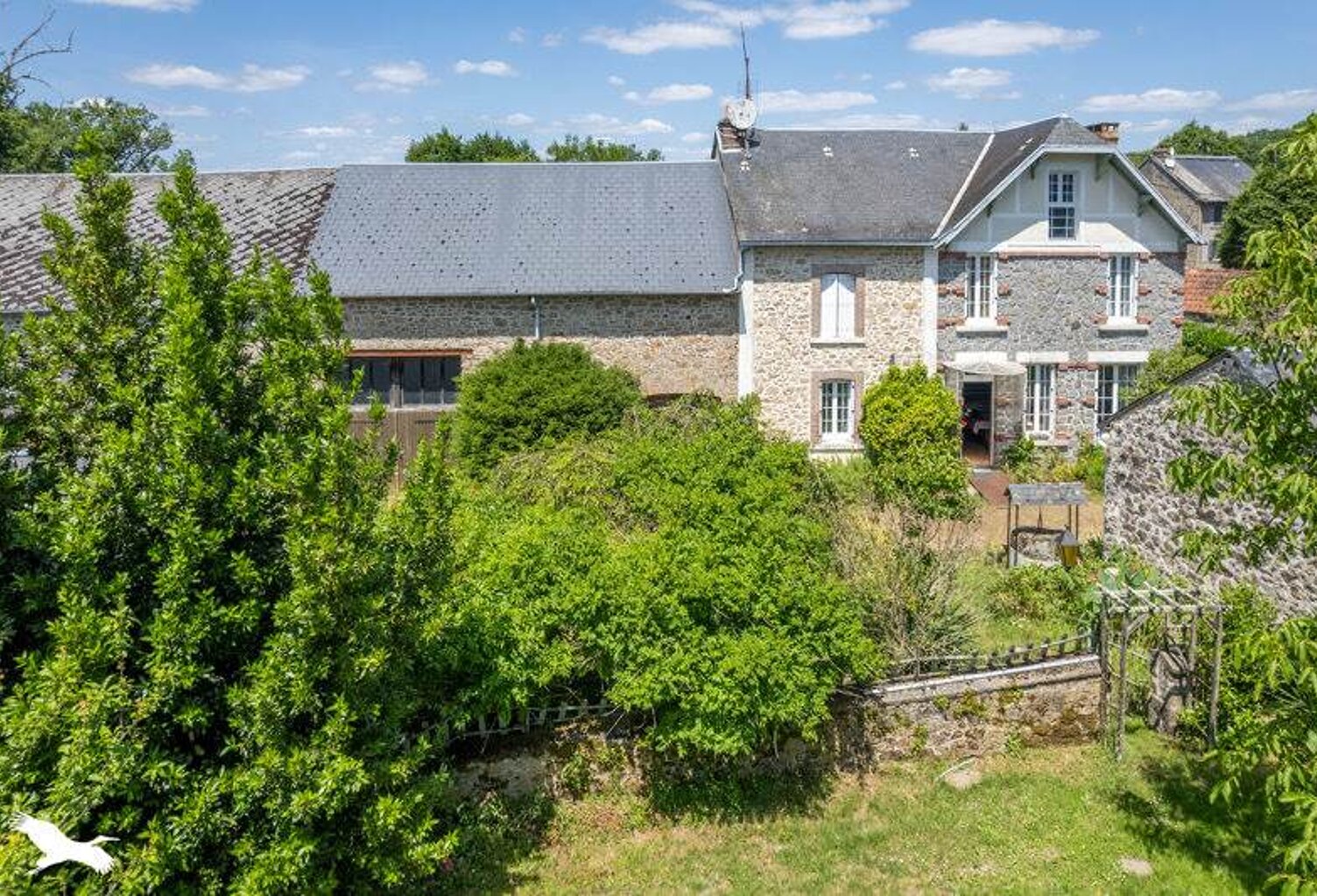 Maison en pierre de 6 pièces principales — photo 1