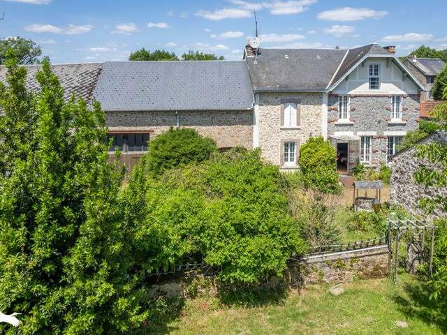 Maison en pierre de 6 pièces principales — photo du bien