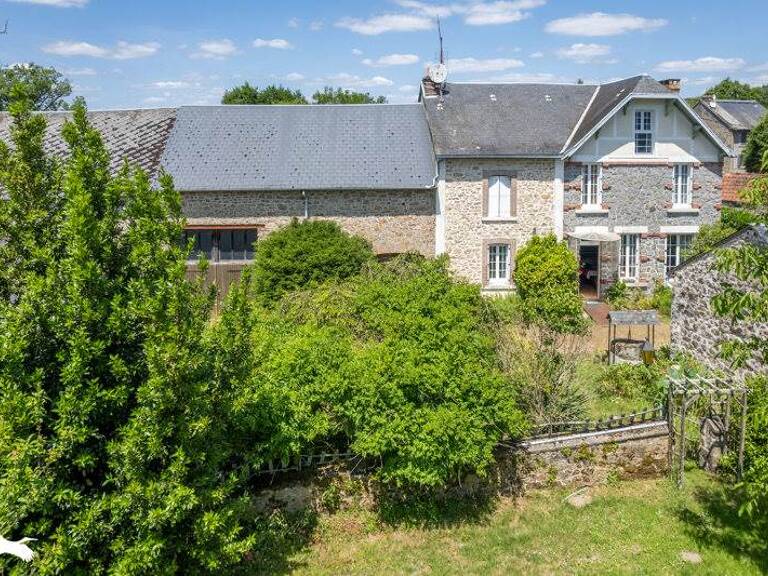Maison en pierre de 6 pièces principales — photo 1