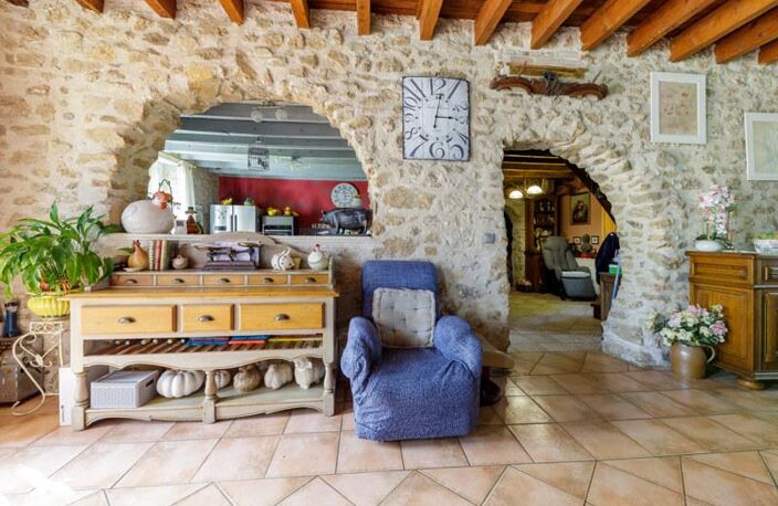 Maison en pierre de 6 pièces principales — photo 2