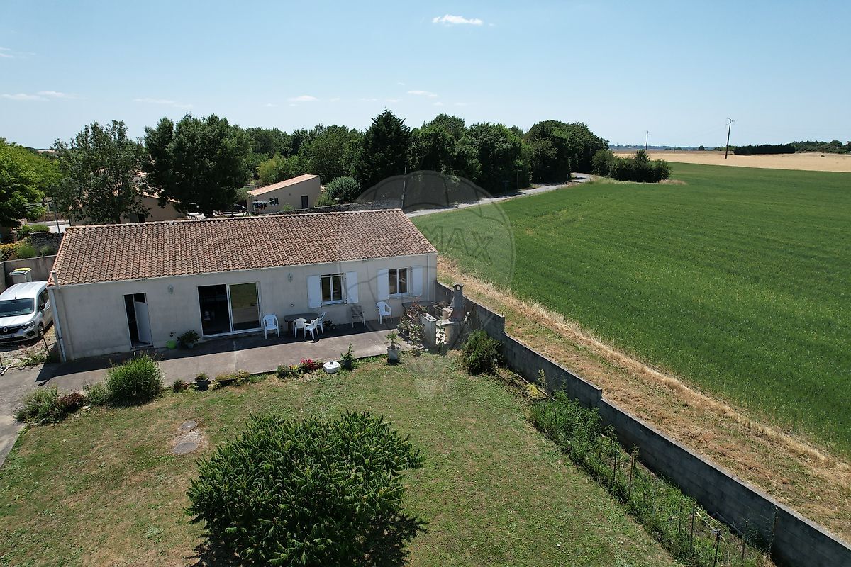 Villa / Maison 4 pièces  à vendre Beaugeay 17620