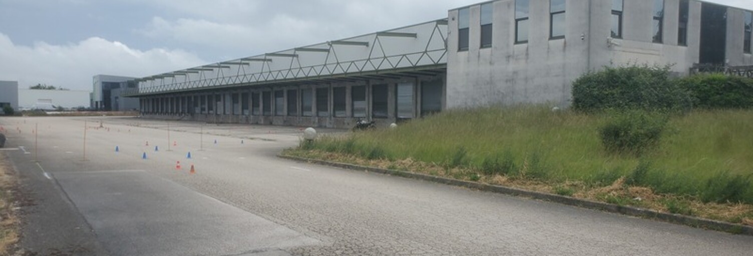 Immeuble  2600 m² à vendre à Longvic (21600)