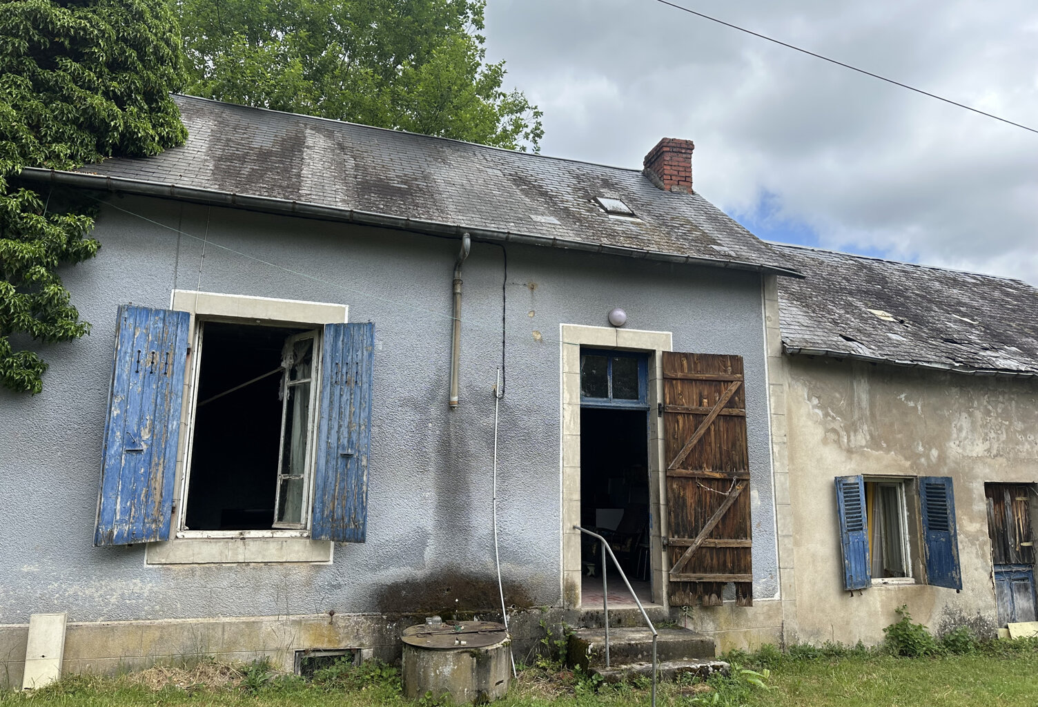 Maison à rénover à  St Léger des Vignes 58300 — photo 1